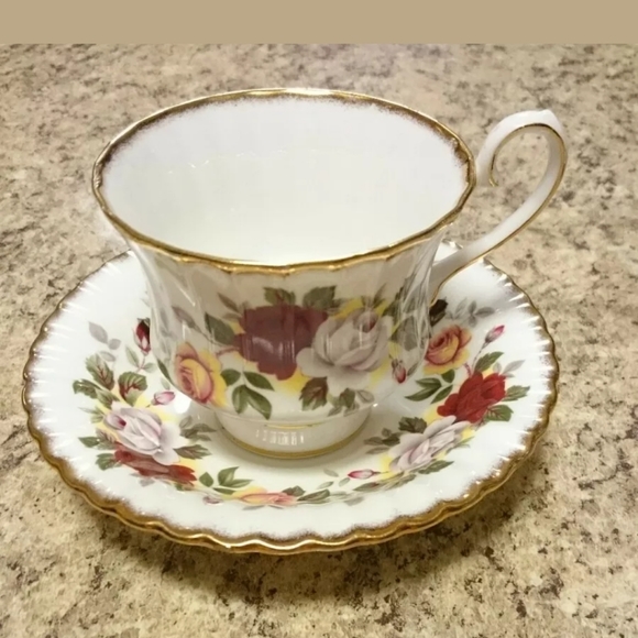 Grosvenor Summer Glory Teacup & Saucer - Picture 1 of 6